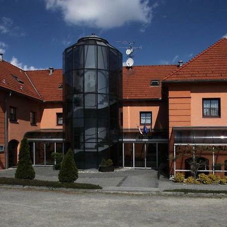 Zamecky Hotel Zlaty Orel Hranice  Dış mekan fotoğraf