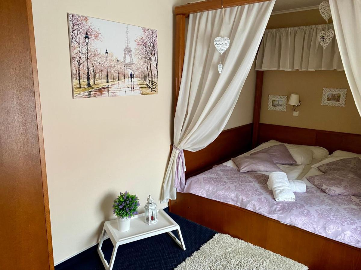 Zamecky Hotel Zlaty Orel Hranice  Dış mekan fotoğraf