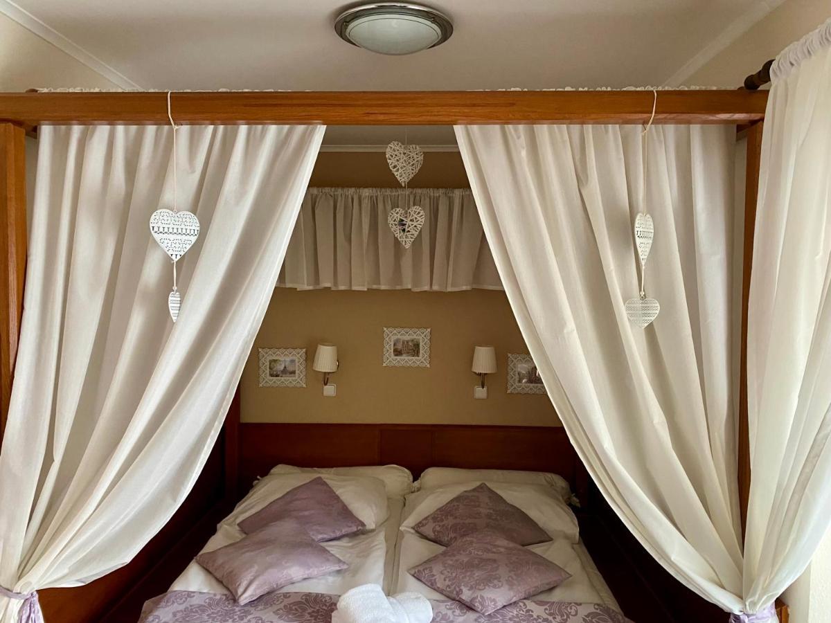 Zamecky Hotel Zlaty Orel Hranice  Dış mekan fotoğraf