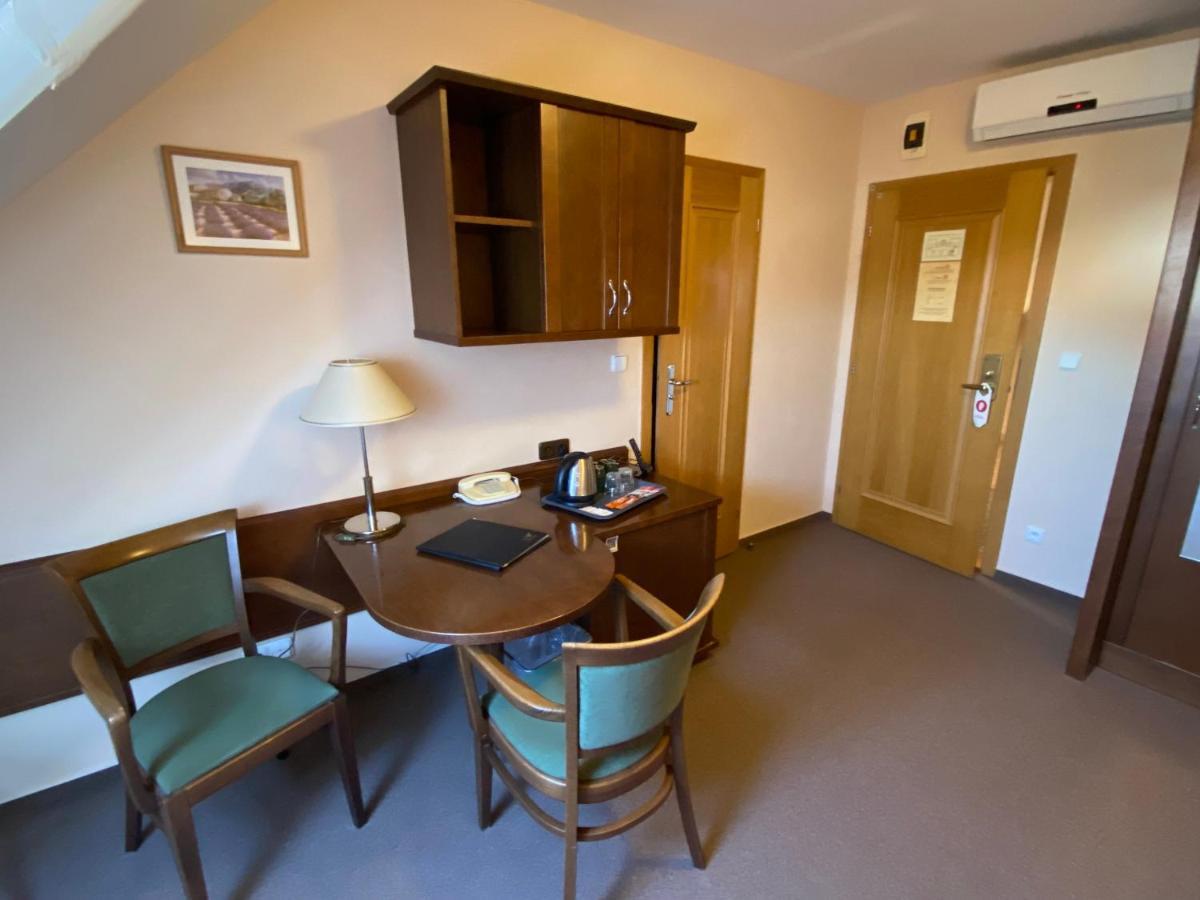Zamecky Hotel Zlaty Orel Hranice  Dış mekan fotoğraf