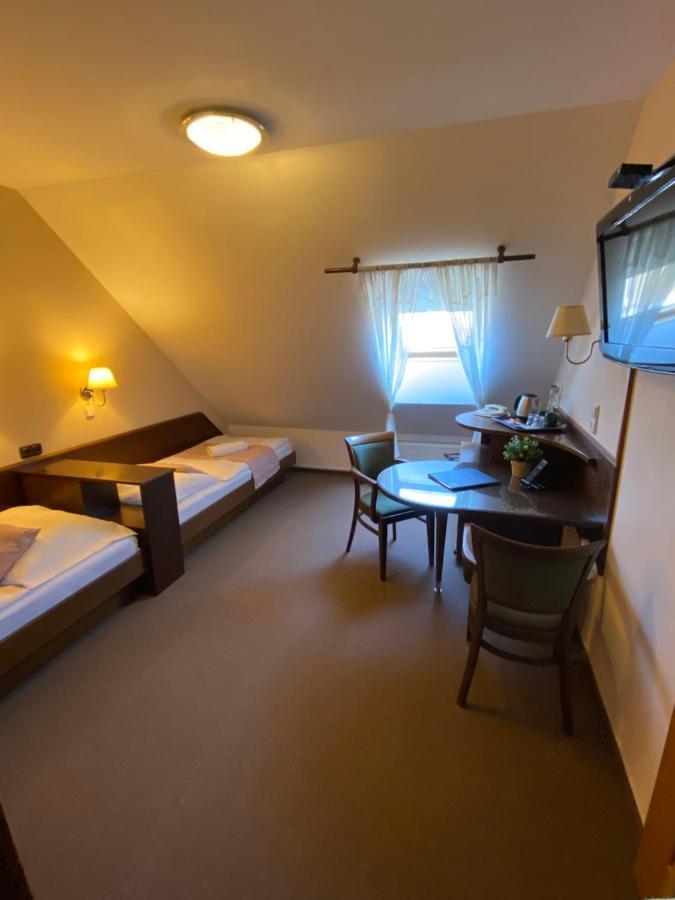 Zamecky Hotel Zlaty Orel Hranice  Dış mekan fotoğraf