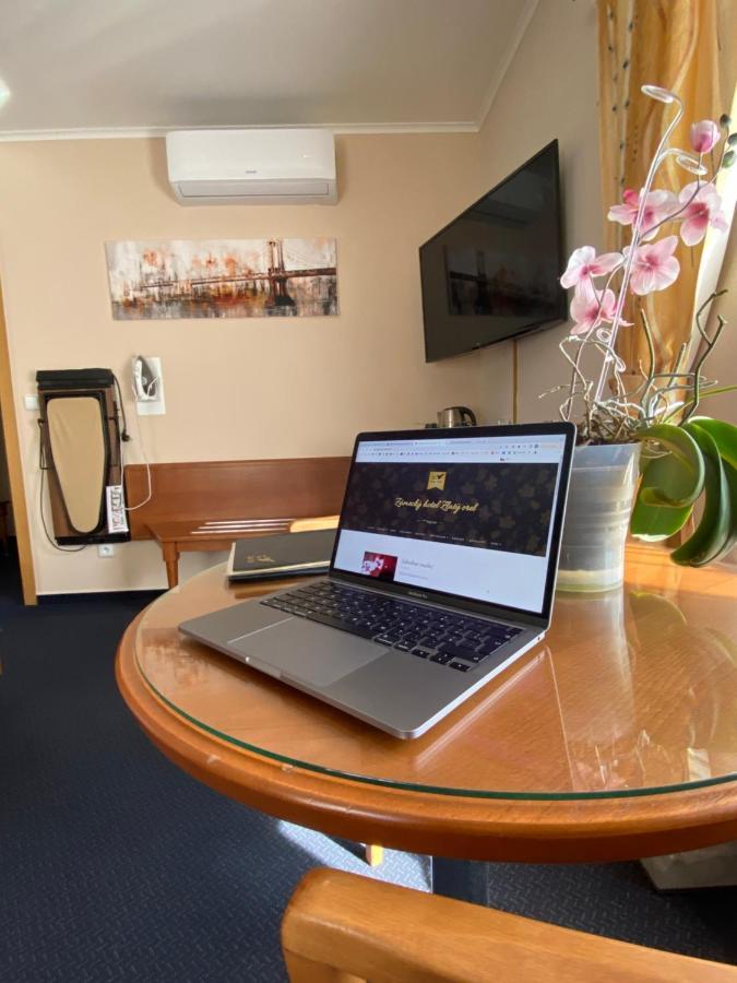 Zamecky Hotel Zlaty Orel Hranice  Dış mekan fotoğraf