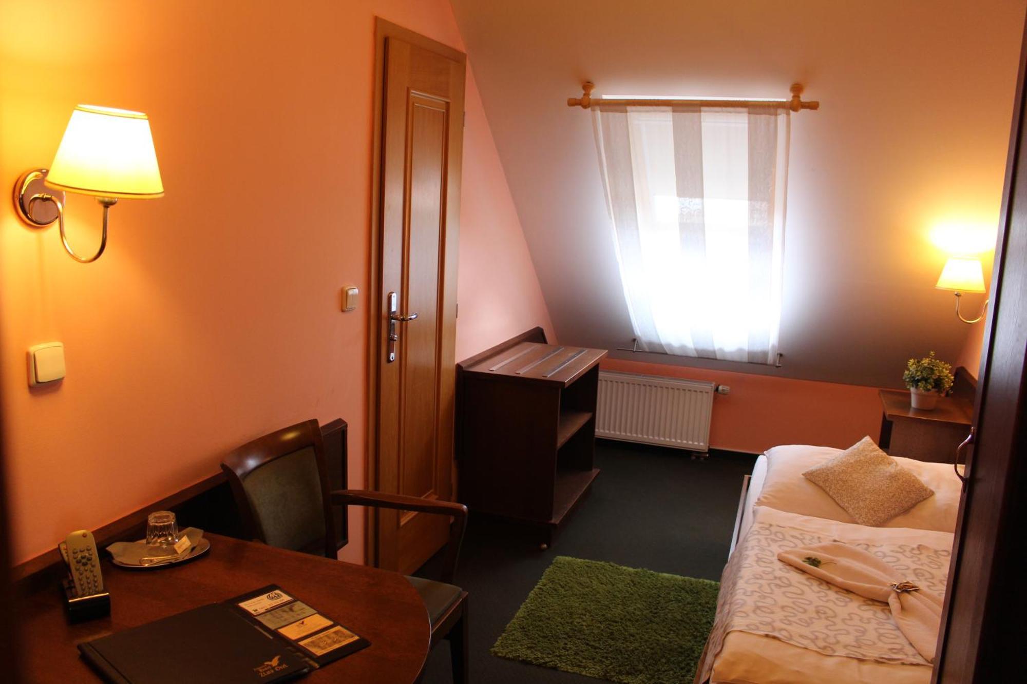 Zamecky Hotel Zlaty Orel Hranice  Dış mekan fotoğraf