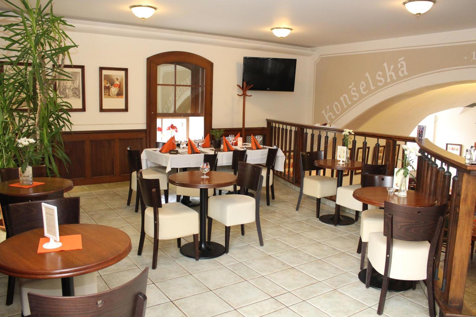 Zamecky Hotel Zlaty Orel Hranice  Dış mekan fotoğraf