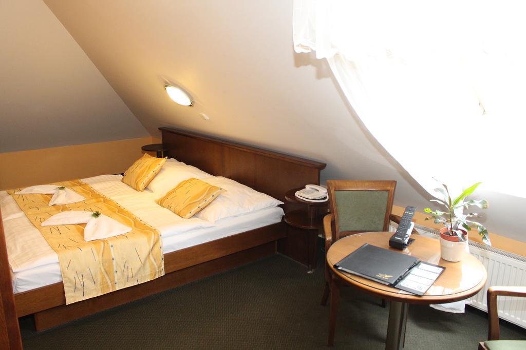 Zamecky Hotel Zlaty Orel Hranice  Dış mekan fotoğraf