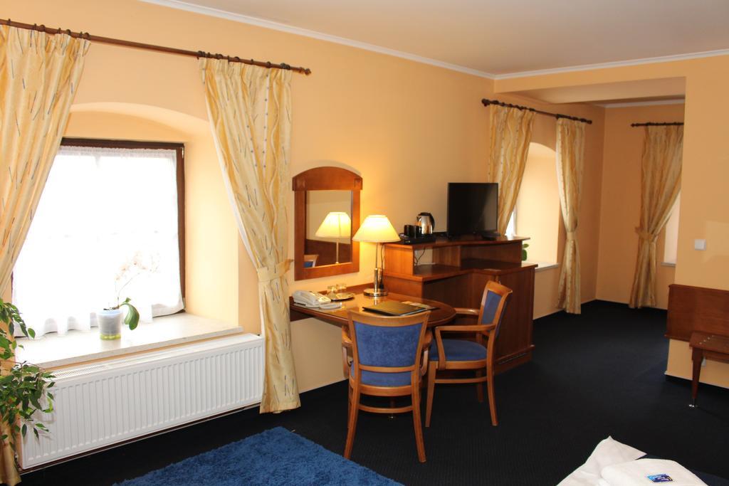 Zamecky Hotel Zlaty Orel Hranice  Dış mekan fotoğraf